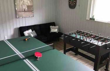 Farmhouse with game room, fire pit and creek - Foto 1