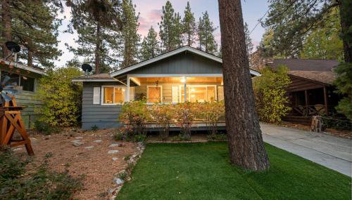 Tranquil Retreat with Fenced Backyard, Hot tub & Bar - Foto 2