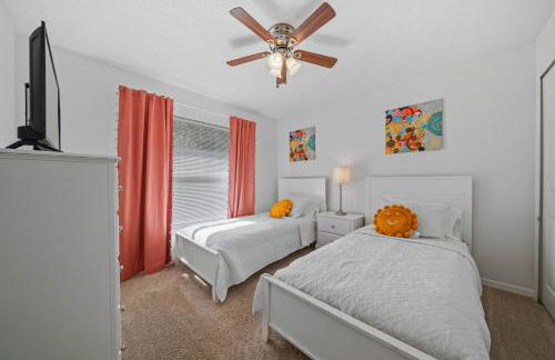 Stunning 4-bedroom Villa w/ Pool - Close to Disney Parks and Gulf Courses! - Photo 31