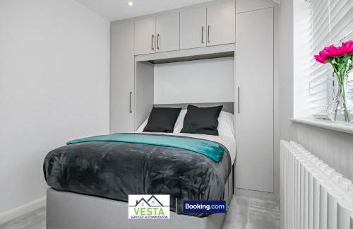 Three Bedroom House By Vesta Serviced Accommodation & Short Lets Borehamwood With Free WiFi & Free Parking - Foto 21