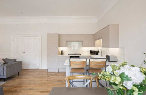 Large Luxury City Centre Flat with Balcony - Foto 17