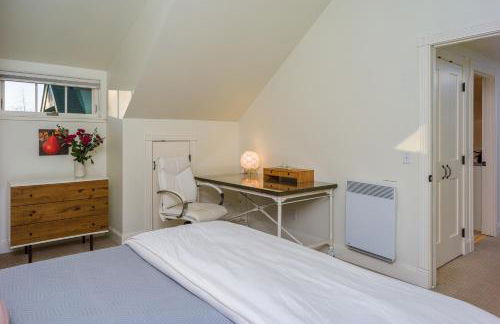 Walk to Town, Beach, Modern, Gourmet Kitchen, EV - Foto 26