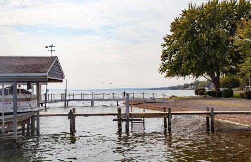 Katies Cottage Lakefront Stay with Hot Tub and Kayaks - Foto 3