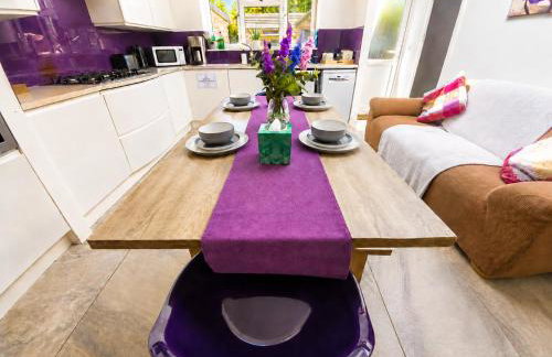 Spacious 5BR Home with Garden, Games & Parking Near Heathrow Windsor - Foto 16