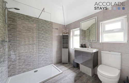 3 bed, 2 Bath, Sleeps 6, with Free Parking & WiFi, ideal for contractors and families - Foto 12