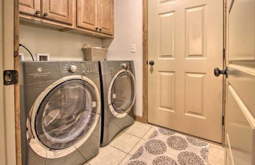 Townhome with Private Hot Tub, 8 Mi to Downtown - Foto 22