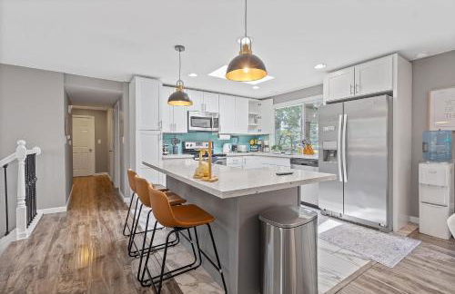 Chic Kirkland Home Overlooking Windsor Vista Park - Photo 13