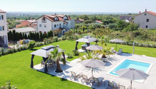 Villa Esea: Poolside Paradise & Relaxing Retreats - Foto 4, Garden, sunbed, Garden view