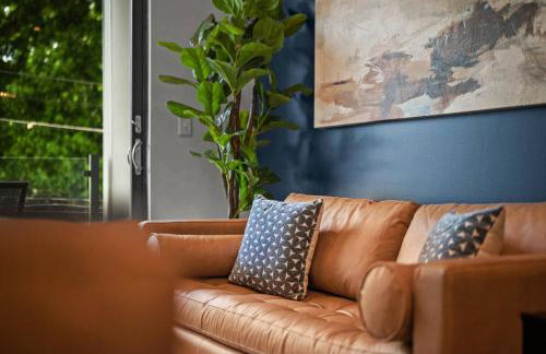 Immaculate Penthouse Double King Suite on Butler St with rooftop deck and free off street parking - Foto 3