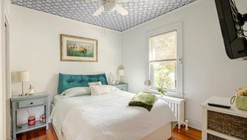 Gem by the water with firepit & all fenced backyard 2 Bedrooms - Foto 4