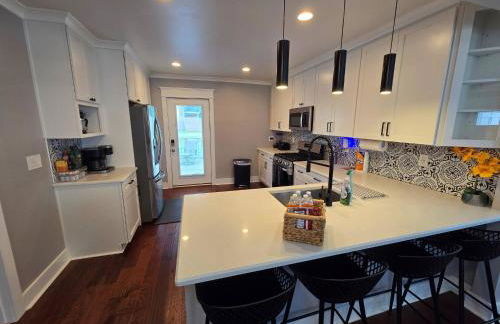 Welcoming 4BR Vacation Home in West End Atlanta - Foto 7