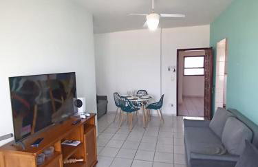 Apartamento pé na areia com sacada e garagem 2 banheiros - Photo 4