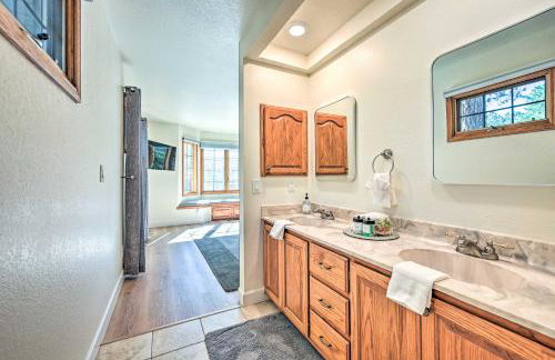 Spacious Flagstaff Home with Hot Tub and Grill! - Foto 25