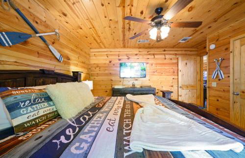 Hickory Bear - Cabin surrounded by pines, Sleeps 10, Hot Tub, Fire Pit, Arcade, Foosball Table & Deck Slide - Photo 46