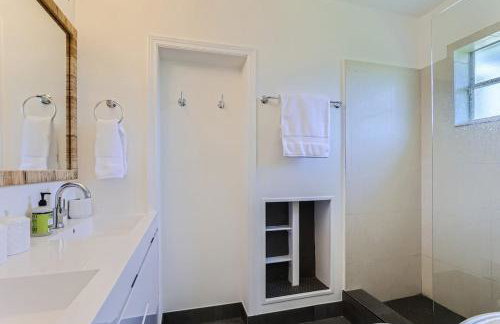 The Glenn House - Gather Poolside in a Breezy South End Getaway - Foto 7