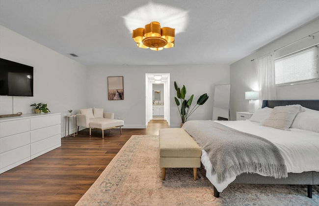 Golden Retreat: Expansive 6BR Home w Heated Pool ~ - Foto 2