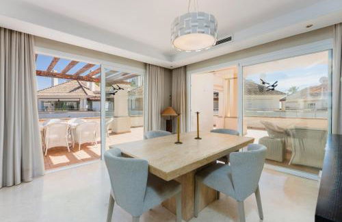 Luxury Beachfront Penthouse Marbella - heated pool & seaviews - Photo 13