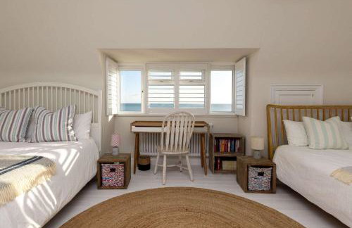 Luxury Beachfront Retreat for 14 with Hot Tub - Photo 40