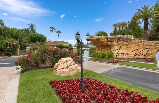 Amazing 3BR 2BA Townhome With Lake View at Terra Verde! - Foto 48