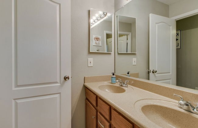 Massive 5 Bdrm Getaway W/pool, Hot Tub, Game Room! - Photo 35