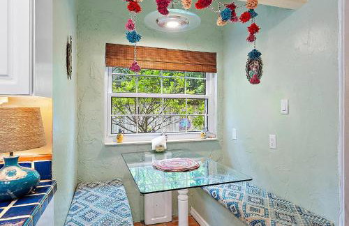 Casa De Marita - Backyard Bliss with Pool in Historic Sunshine Park - Foto 6