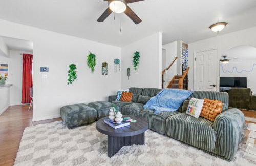 Spacious 4BD - Backyard BBQ, Fire Pit & Mini Golf - Foto 1