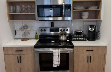 Modern & Spacious 2BR Apartment with Gym & Parking - Photo 11