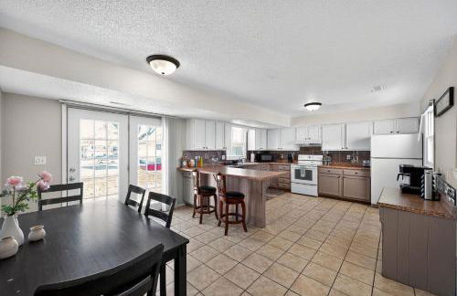 Lux Home, Minutes to Sanford Medical Center & Zoo - Foto 12