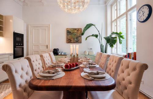 KuDAMM Charming Old Home,4-9 ppl,Family Friendly,Wifi,Savignyplatz - Photo 26