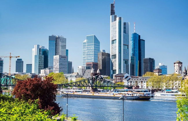 Arrival Transfer: Airport FRA to Frankfurt by Luxury Van - Photo 5