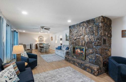 Lakefront Home Private Dock with Main Channel View - Foto 15