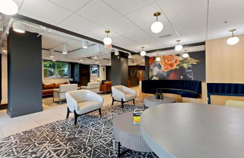 CASA Arlington Suite with Top-Tier Amenities & Parking - Foto 52