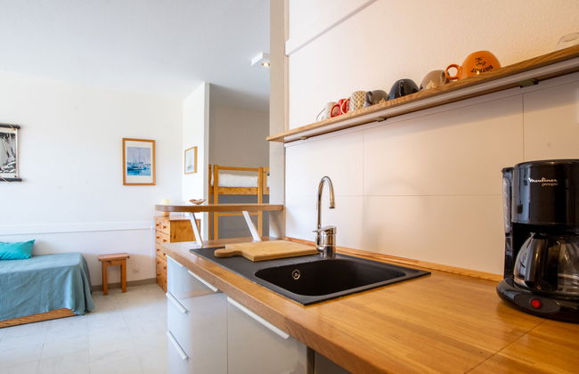 1 bedroom Apartment in Bormes-les-Mimosas with swimming pool and garden - Photo 10