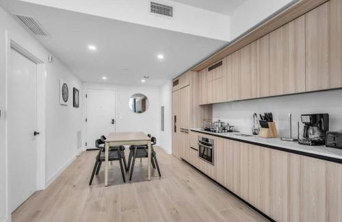 Modern Downtown Condo with Pool Gym BBQ Game Room CoWorking Spaces - Foto 16