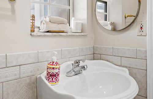 3BR Cozy Family Home with HotTub & Spacious Backyard - Foto 62