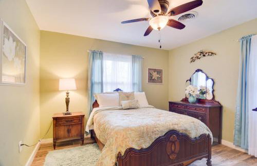 Riverfront Getaway with Hot Tub and Game Room! - Foto 23