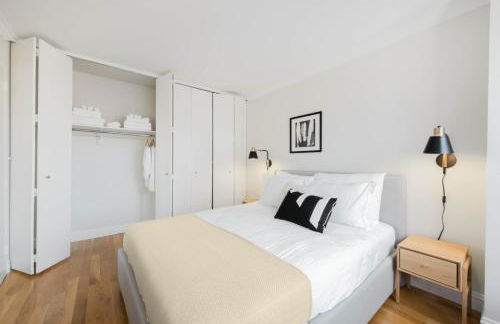 Midtown 2BR w Pool Gym Roof nr Subway NYC-385 - Foto 14