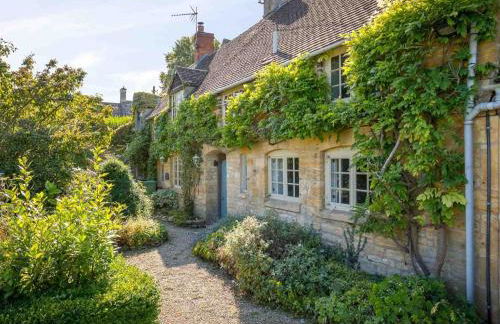 Hope Cottage - Photo 1