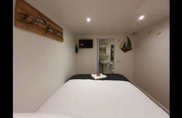 Annex in Chippenham with Parking and WIFI - Photo 3