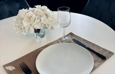 Lakefront View Entire Apartment with 2 bedrooms, 2 full bathrooms & Balcony Waterview - Foto 47