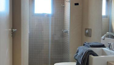 Flat com acesso privativo ao Shopping com 2 ou mais diárias - Edifício Manhattan - Foto 4, towels, Shower