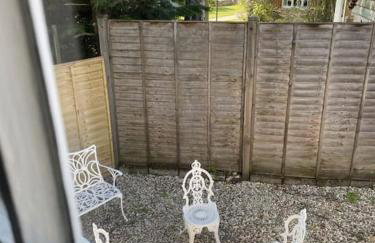 Holly Cottage, 2, Northbrook Park, Farnham-up to 6 adults - Photo 6