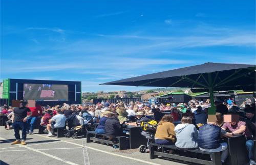 Beach View - A Truly Stunning House Opposite The Sea! Sleeps 10! Families, Friends, Contractors and Pets are all Welcome! - Foto 43