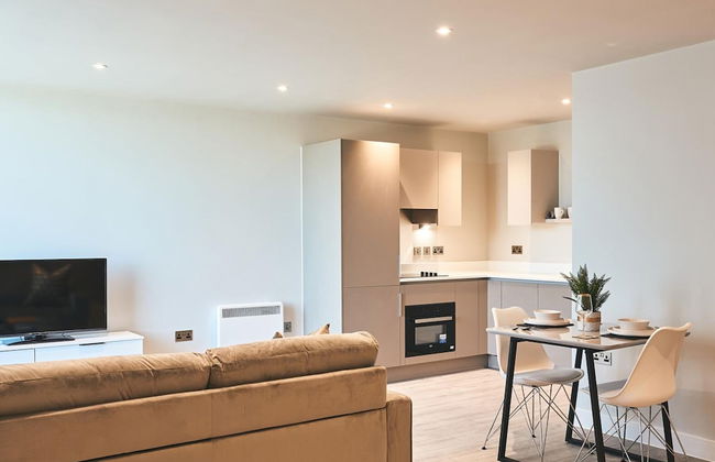 Seven Living Bracknell - Free Parking on Site - Foto 6