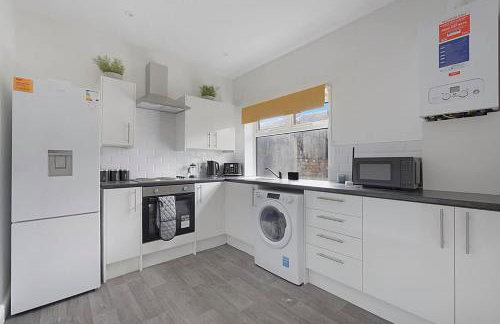 Chic Retreat Coastal Town Sleeps 4 - Foto 8