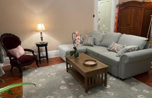 1 Br Private Victorian Apt in convenient City location on half acre sleeps 4 - Foto 5