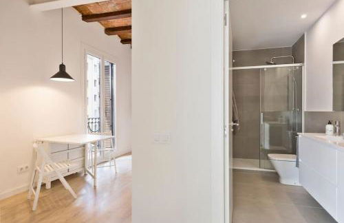 Modern and bright apartment well located in Gracia - Photo 9