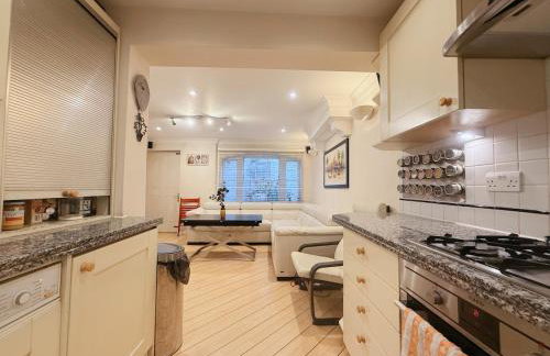 Elegant 4-Story Townhouse Near Victoria Station - Foto 32