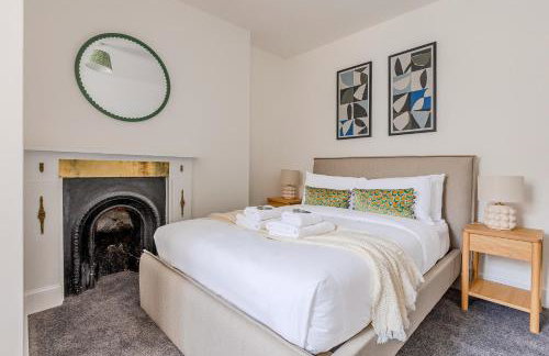 Immense Bright 5BR House near Kensington Olympia - Photo 36