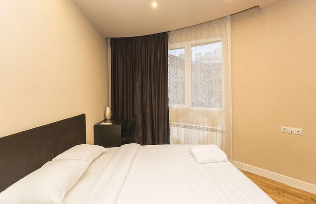 Elegant 2bdr Apartment With a Balcony - Foto 9